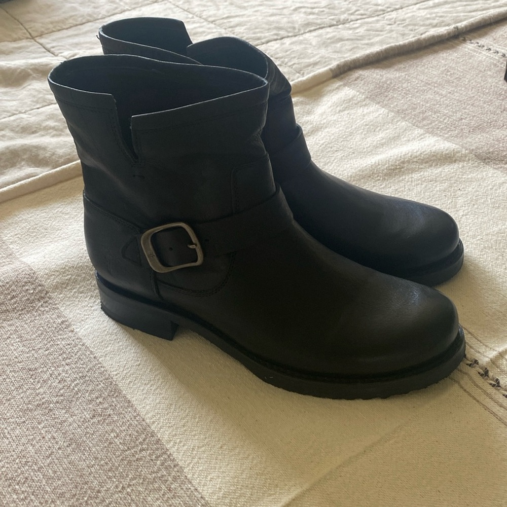 Frye Veronica bootie apalusa black size 8.5